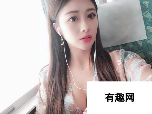 台湾妹子何季珍福利美照欣赏 身材性感电眼迷人