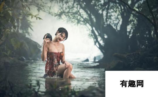 YSL热门蜜桃色-春日妆容必备，甜美温柔一色搞定